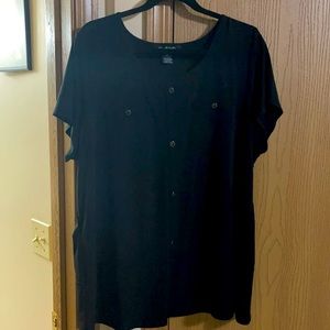 Ellie McCarthy twin pocketed buttoned up blouse.95% polyester 5% spandex.